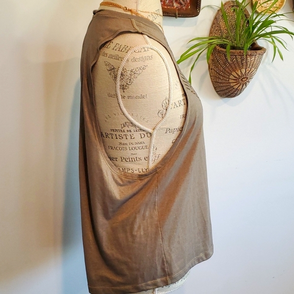 Lululemon tank top - Picture 3 of 8